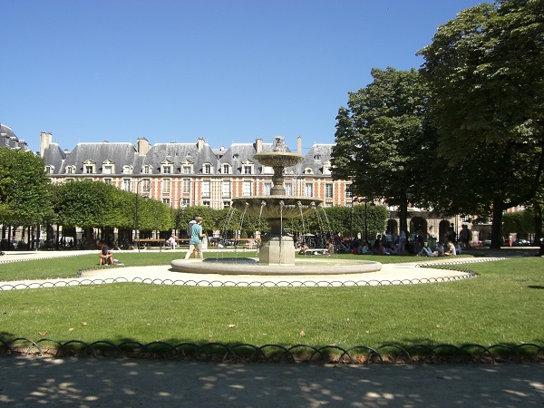 Place des Vosges in Paris Place des Vosges in Paris
