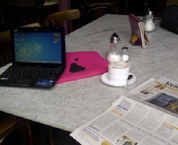Mein Schreibplatz im Bistro Zicke Düsseldorf